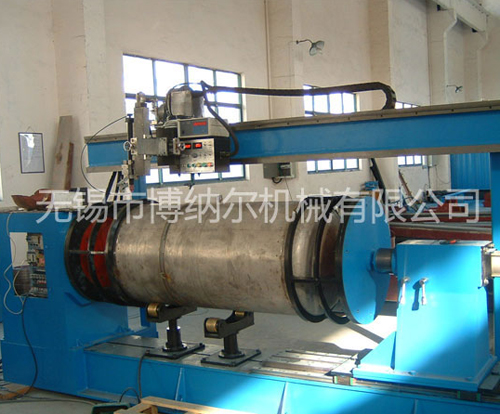 Girth welding machine